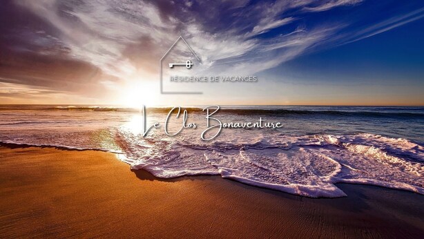 A beach scene with a house-shaped sign reading "RESIDENCE DE VACANCES" and "Le Closes Bonaventure". - Rêves de Provence 1 renovated vacation apartment Sea and beach 150 m away (Gassin)