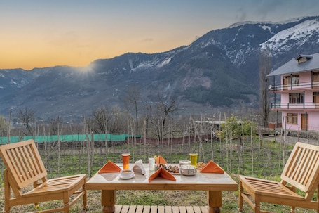 Front of property. Seven Hills Resort