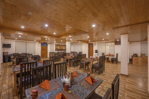 Restaurant - Seven Hills Resort (Manali)