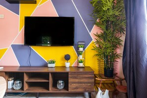 Familienhaus | Wohnbereich | 40-Zoll-Smart-TV mit Digitalempfang