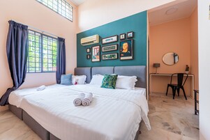 3 habitaciones, cortinas blackout y tabla de planchar con plancha