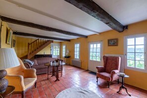 TV, fireplace, ping pong - Fleurs De Mai Cottage Heated Pool Playgrounds View (Manneville-la-Raoult)