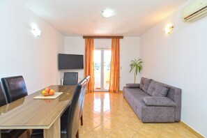 TV - Apartment 2222/67247 (Istria - Pula), 500m from the beach (Pula)