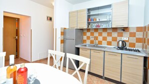 Private kitchen - Apartment 2222/67254 (Istria - Pula), 500m from the beach (Pula)
