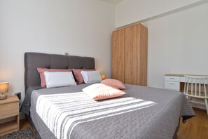 2 bedrooms, internet