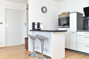 Fridge, microwave, oven, stovetop - Apartment 2223/67648 (Istria - Vodnjan), 5000m from the beach (Vodnjan)