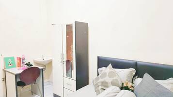 Standard Double Room | Desk