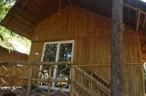 Deluxe Cottage - Nirvana Nature Bamboo Cottages (Kumta)