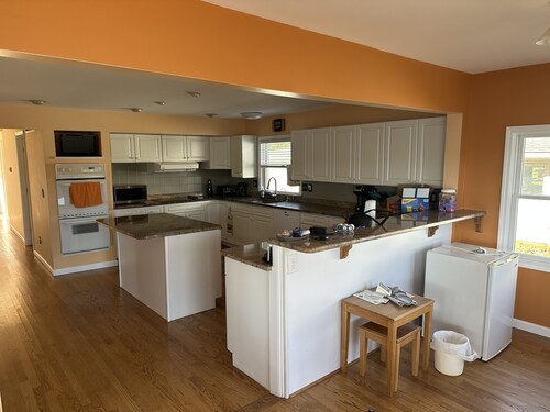 Lake Front Cottage on Woodland Lake with private beach, boat and jet ski docks. 