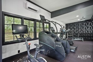 Fitness facility - Amenity Heavy Serene Apt in Convenient Location (Austin)