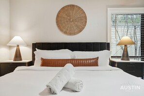 2 bedrooms, desk, iron/ironing board, free WiFi - Amenity Heavy Serene Apt in Convenient Location (Austin)