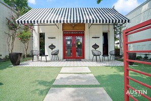 Exterior - Amenity Heavy Serene Apt in Convenient Location (Austin)