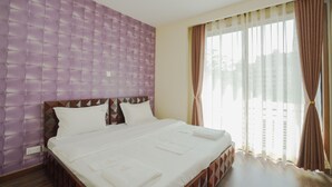 Tabla de planchar con plancha, wifi gratis y ropa de cama 