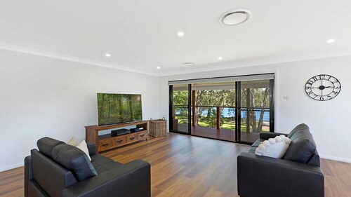 Poolside at Costa - large house with 2 self contained levels