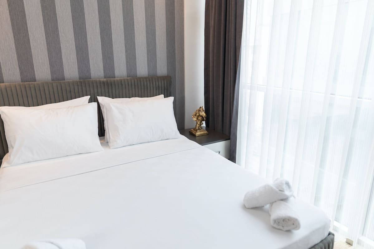 Double Serenity Suit | Free WiFi, bed sheets