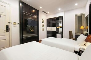 Deluxe Twin Room | In-room safe, desk, soundproofing, iron/ironing board - THE SILK BOUTIQUE HOTEL & SPA (Hanoi)