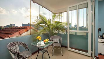 Junior Room | Exterior