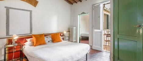 3 chambres, fer et planche à repasser, Wi-Fi, draps fournis