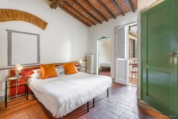 4 bedrooms, iron/ironing board, travel cot, WiFi