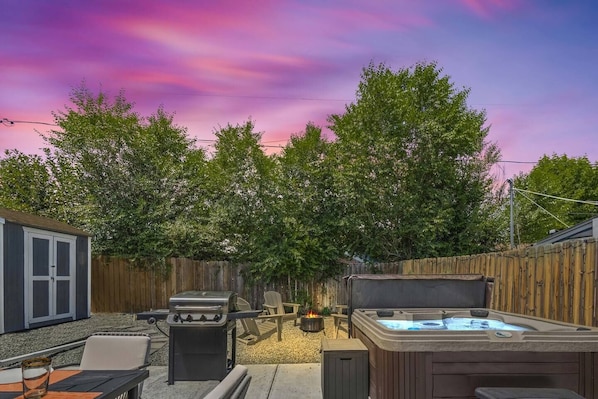 Terrace/patio - Prime Location Retreat with Hot Tub and BBQ (Denver)