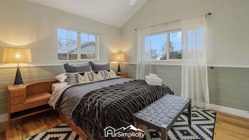3 bedrooms, desk, iron/ironing board, travel crib