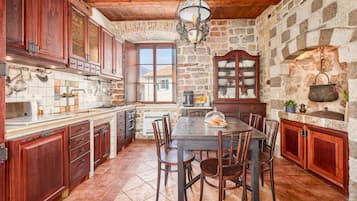 Signature Apartment | Private kitchen | Full-sized fridge, microwave, oven, stovetop