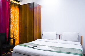 Habitación doble Deluxe | Escritorio, insonorización y wifi gratis