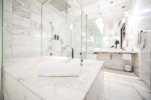 Jetted tub, hair dryer, bidet, towels - Intimo Penthouse at Palms Place  (Las Vegas)