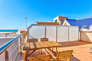 Outdoor dining - Duplex in San Juan with 2 bedrooms (Guía de Isora)