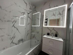 Shower, hair dryer, towels