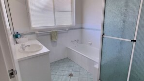 Badekar og hårføner