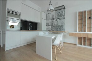 Deluxe Apartment | Private kitchen | Full-size fridge, microwave, oven, dishwasher