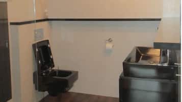 Deluxe-huoneisto | 2 makuuhuonetta, silitysrauta/-lauta, ilmainen Wi-Fi, vuodevaatteet