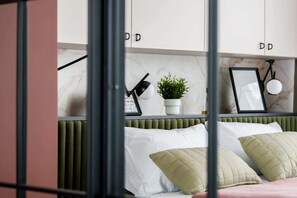 مكواة/لوح كي وواي فاي وملاءات أسرّة