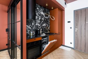 Kühlschrank, Ofen, Herdplatte, Geschirrspüler