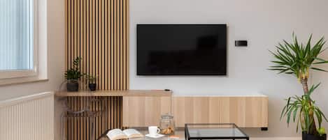 テレビ、書斎 / ワークスペース