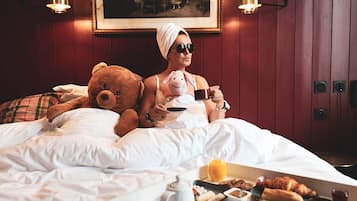 Quarto casal luxo | Roupas de cama premium, escrivaninha, quartos à prova de som