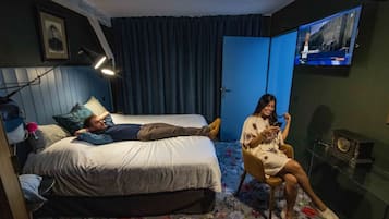 华丽双人房 | 高档床上用品、办公桌、隔音、免费 WiFi