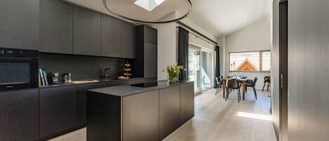 Deluxe Apartment | Private kitchen | Espresso maker, electric kettle