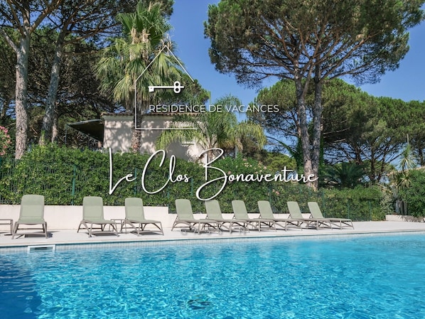 Sisäuima-allas, ulkouima-allas