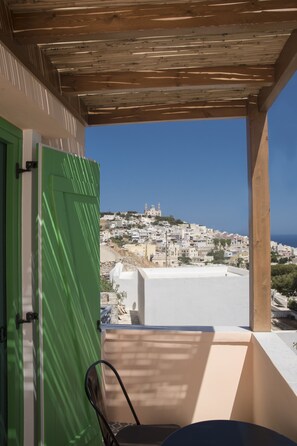 Property grounds - Ano Siroa. Cycladic house with amazing views (Ano Syros)