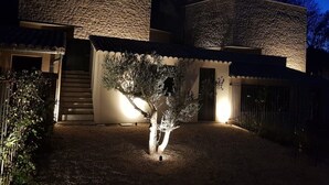 Unclassified image, 4 of 39, button - Luxury air-conditioned house with swimming pool in the heart of Gigondas! (Gigondas)