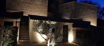 Maison de standing climatisée avec piscine au coeur de Gigondas !