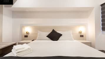 7 bedrooms, desk, iron/ironing board, travel cot