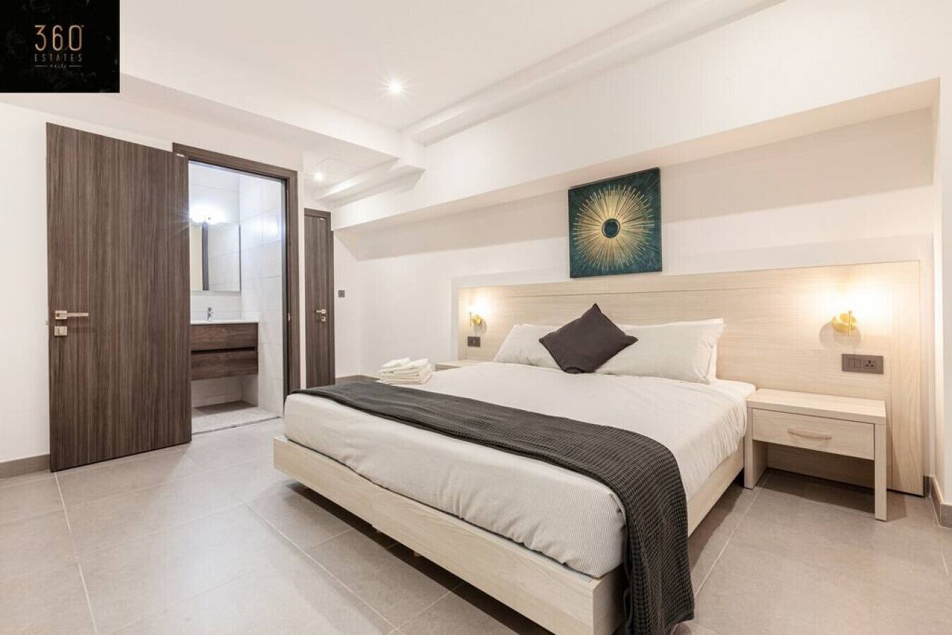 Schreibtisch, Bügeleisen/Bügelbrett, Reisekinderbett, kostenloses WLAN