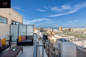 Property grounds - Stylish 2BR Meridian suite in central St Julians (San Ġiljan)
