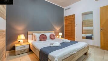 2 chambres, bureau, fer et planche Ă repasser, lit parapluie