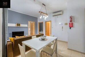 Dining - Stylish 2BR Meridian suite in central St Julians (San Ġiljan)