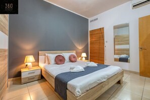 2 Schlafzimmer, Schreibtisch, Bügeleisen/Bügelbrett, Reisekinderbett