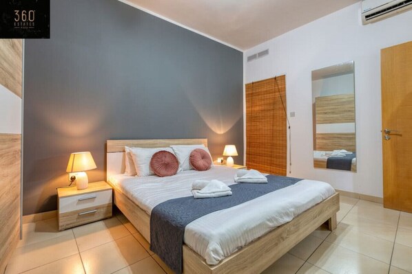 2 Schlafzimmer, Schreibtisch, BĂŒgeleisen/BĂŒgelbrett, Reisekinderbett